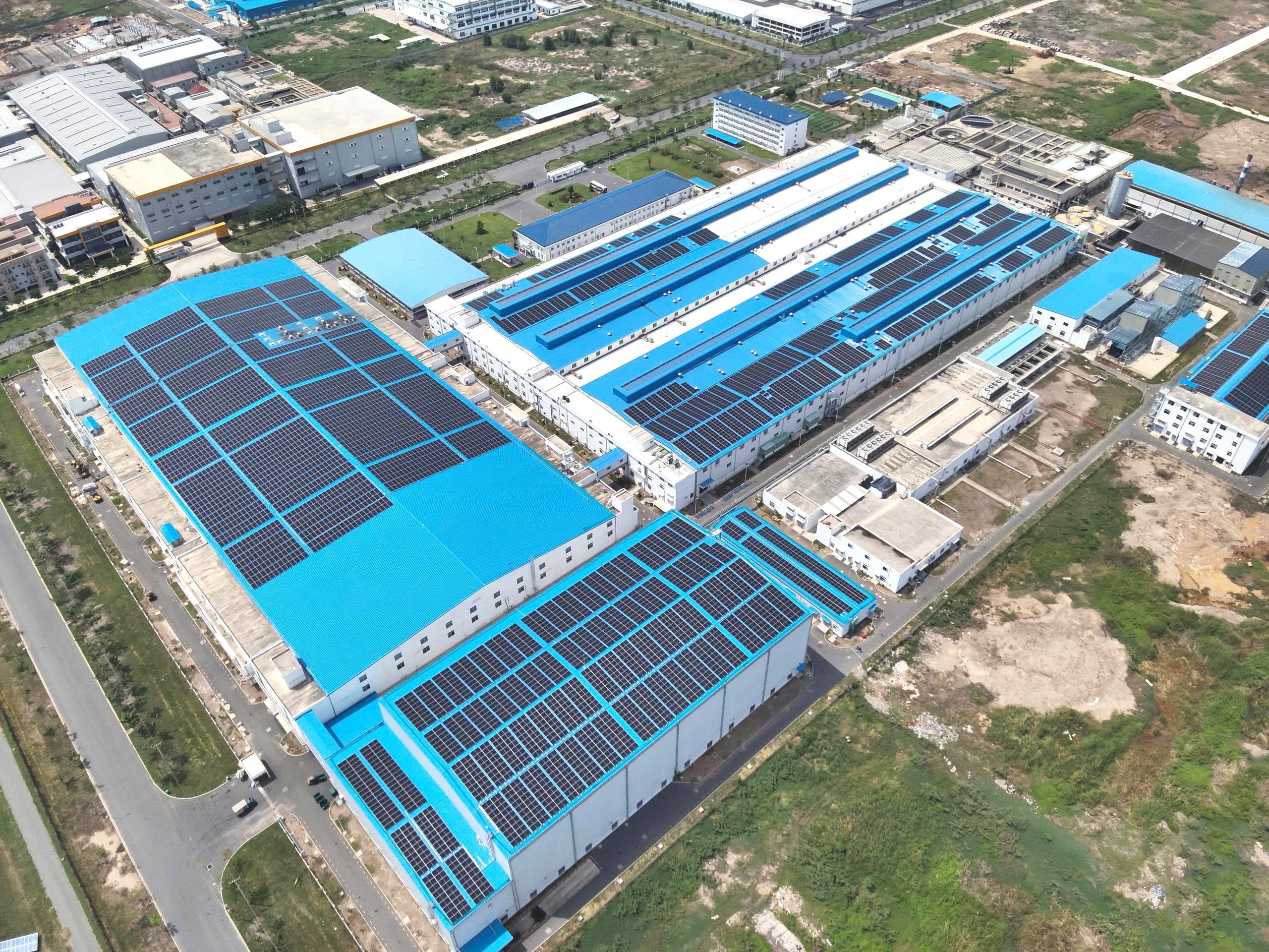 Lắp Mái Điện Mặt Trời: Đừng Để Khoản Đầu Tư 25 Năm Bị Đánh Đổi Bởi Thiết Bị Giá Rẻ