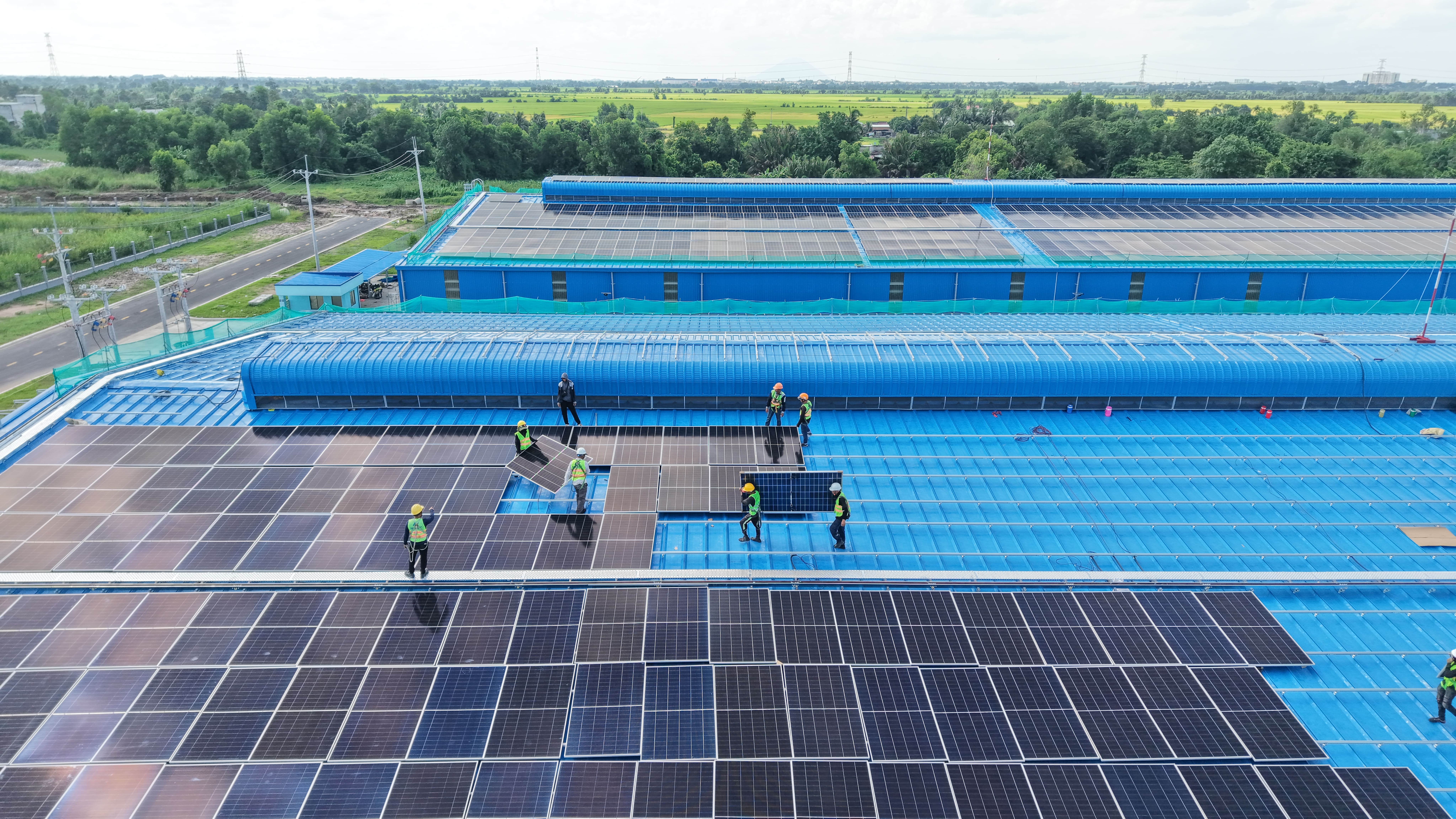 Doanh nghiệp được gì khi đầu tư điện mặt trời áp mái? 5 lợi ích không chỉ là tiết kiệm tiền điện