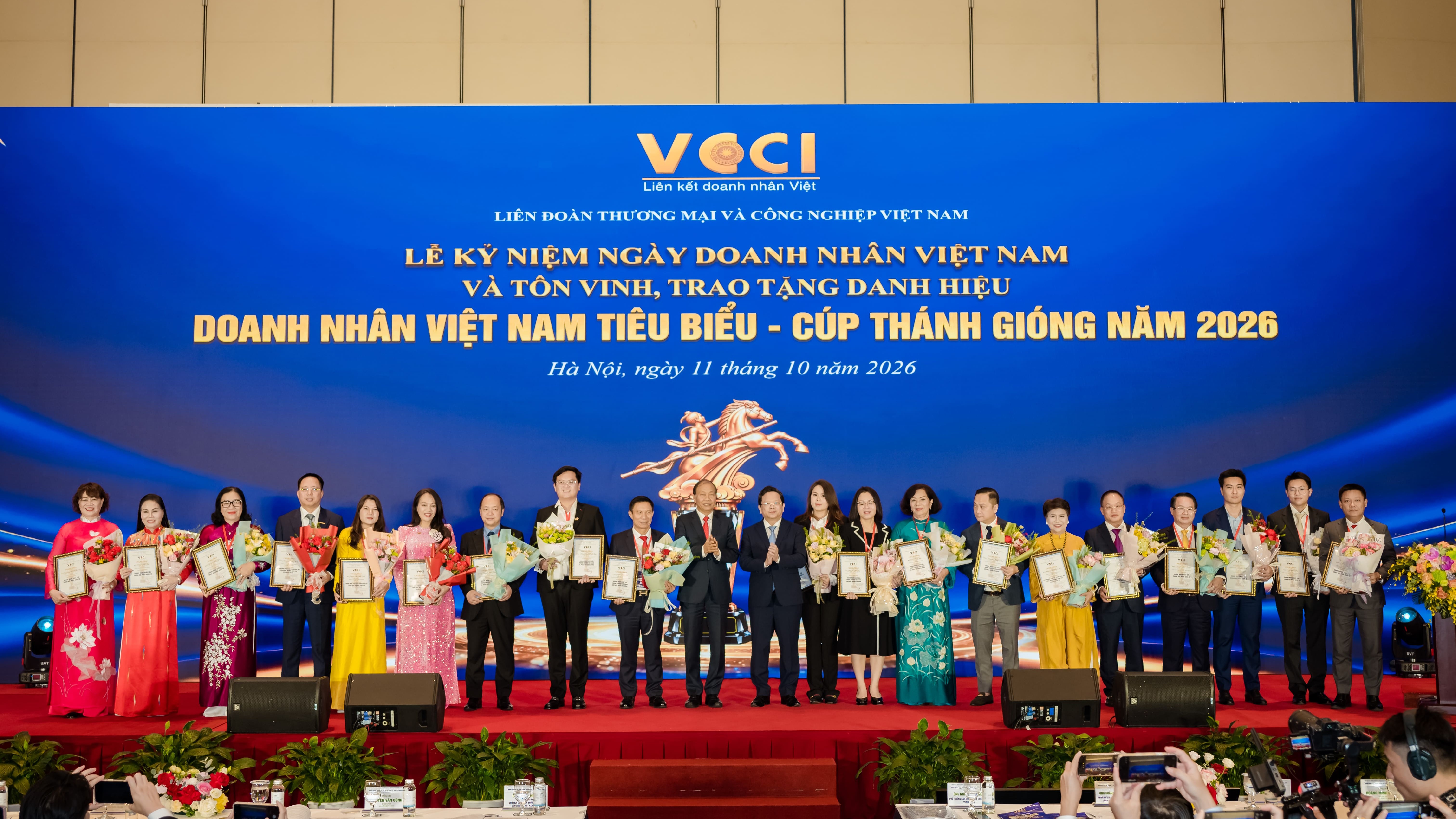 anh trao giai cup thanh giong 2